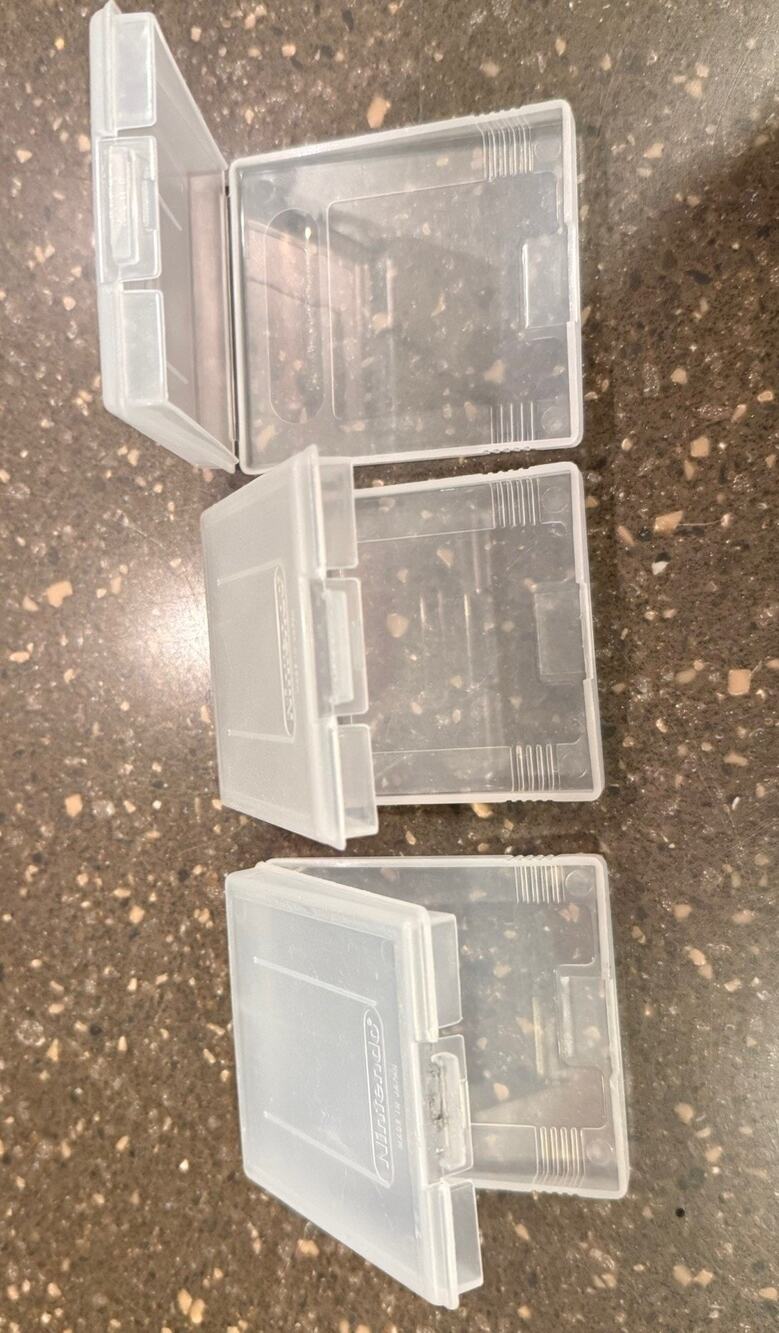 3 Nintendo Game Boy Clear Clamshell Plastic Game Cartridge Case EMPTY 3 Cases
